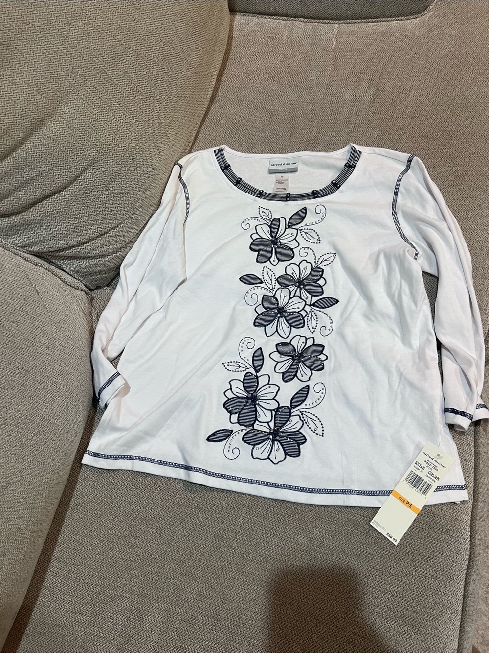 Alfred Dunner White Top with Navy Floral Applique